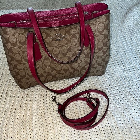 COACH PURSE (with crossbody) in the ‘signature color’ with burgundy details - Picture 1 of 7